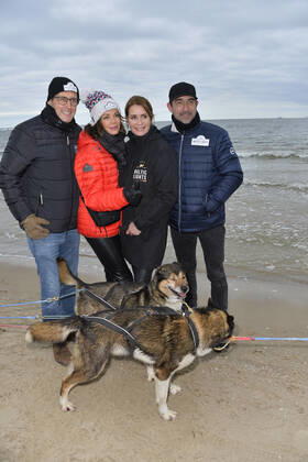 Gerit Kling mit Ehemann Wolfram Becker und Anja Kling mit Ehemann Oliver Haas BALTIC LIGHTS 2022 am 3 Tag auf Usedom am 06. Maerz 2022