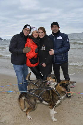 Gerit Kling mit Ehemann Wolfram Becker und Anja Kling mit Ehemann Oliver Haas BALTIC LIGHTS 2022 am 3 Tag auf Usedom am 06. Maerz 2022