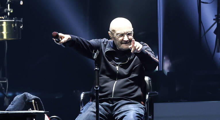 Bilder des Jahres 2022, Entertainment 03 März Entertainment Themen der Woche KW10 Entertainment Bilder des Tages Konzert von Genesis, @ Mercedes Arena, Berlin Genesis, Gesang Phil Collins Keyboard Tony Banks Bass, Gitarre Mike Rutherford Schlagzeug (live) Nicholas Nic Collins