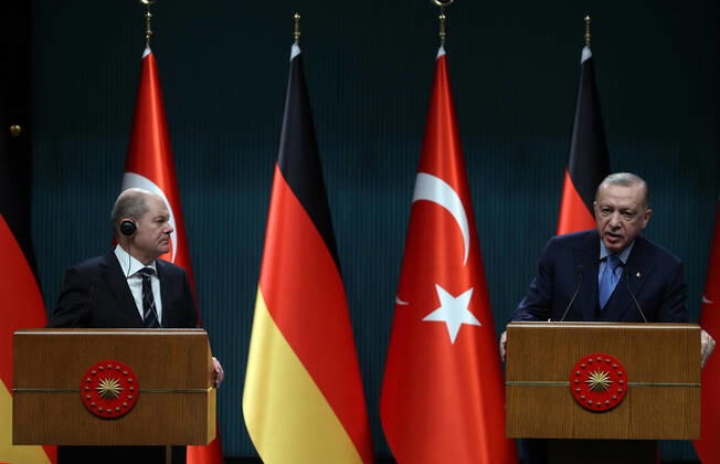 Bilder des Jahres 2022, News 03 März News Themen der Woche KW11 News Bilder des Tages Turkish President Recep Tayyip Erdogan, right, and Germany s Chancellor Olaf Scholz speak to the media after their talks, in Ankara, Turkey, Monday, March 14, 2022. ( Copyright: DepoxPhotos 17461346