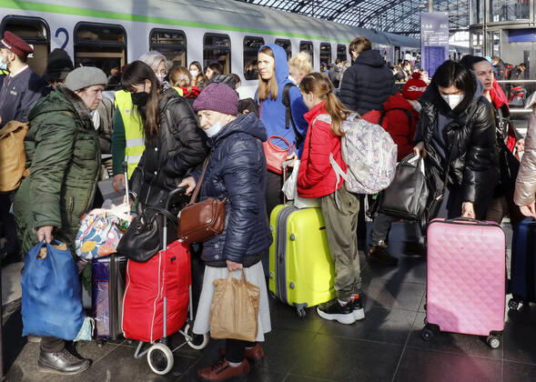 Ukraiinische Fluechtlinge Berlin, 16.03.2022 - Fluechtlinge aus der Ukraine kommen am Berliner Hauptbahnhof an. Berlin Berlin Deutschland