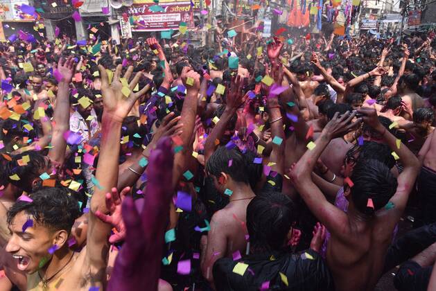 March 18, 2022, Prayagraj, Uttar Pradesh, India: Prayagraj: Revelers celebrate the Hindu spring festival of Holi in Allahabad on March 18, 2022. Prayagraj India - ZUMAv115 20220318_zap_v115_013 Copyright: xPrabhatxKumarxVermax