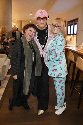Franziska Traub, Julian F.M. Stoeckel und Rena Bilsbury bei der Party zum 35. Geburtstag von Julian F.M. Stoeckel im Hotel the YARD. Berlin, 20.03.2022