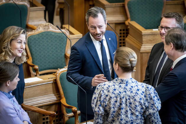 Statsminister Mette Frederiksen (S), Sofie Carsten Nielsen (RV), Jakob Ellemann-Jensen (V) og forsvarsminister Morten Boedskov (S) under moede i Folketingssalen med spoergetime til statsministeren paa Christiansborg, tirsdag den 22. marts 2022.. , Copenhagen Denmark Copyright: RitzauxScanpix MadsxClausxRasmussenx COP10356 spdk20220322-134408-L