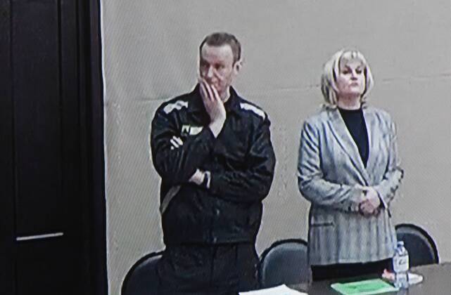 Bilder des Jahres 2022, News 03 M?rz News Themen der Woche KW12 News Bilder des Tages Russland, Alexei Nawalny von Gericht der Veruntreuung schuldig gesprochen Russia Navalny New Case Trial 8146748 22.03.2022 A screen shows the Moscow district sentence hearing against jailed Russian opposition activist Alexey Navalny at Penal Colony No. 2 in Pokrov, Vladimir region, Russia. Moscow district court has issued a guilty sentence on Navalny in a criminal case of fraud and contempt of court. The fraud case was initiated over a year ago. According to the investigation, Navalny stole and spent for personal use over 350 million rubles ($3.1 million) donated to his Anti-Corruption Foundation (FBK, designated extremist organization and foreign agent, banned in Russia). The other charge in the case concerns Navalny insulting Judge Vera Akimova, who sentenced him to a fine of 850,000 rubles ($7,500) for slander  Copyright: xKirillxKallinikovx