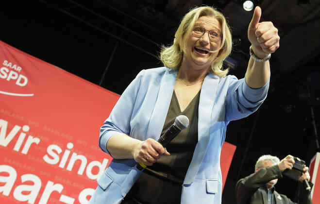 Bilder des Jahres 2022, News 03 März News Themen der Woche KW12 News Bilder des Tages Anke Rehlinger (SPD) Feiert am Sonntag (27.03.2022)nach dem Wahlerfolg beoi der Landtagswahl 2022 in der Garage in Saarbrücken mit ihren Genossen.