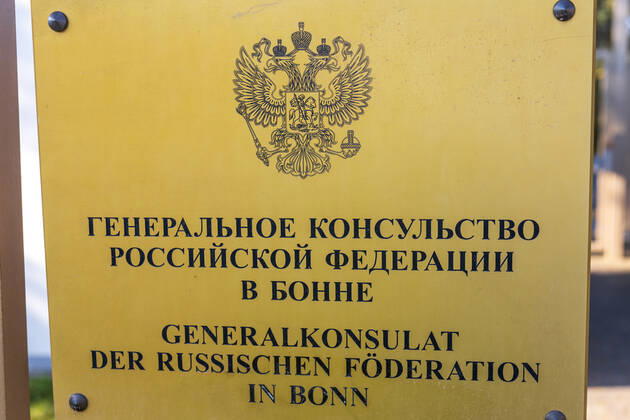Das Generalkonsulat der Russischen Föderation in Bonn war Standort der Botschaft der UdSSR, sowie bis zum Umzug der Bundesregierung 1999 die Botschaft der Russischen Föderation. Das Konsulat ist Ziel vieler Demonstrationen und Mahnwachen aus Anlass des Angriffskrieges in der Ukraine. Bonn Schweinheim NRW Deutschland