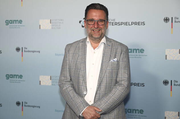 Matthias Kolb bei der Verleihung des Deutschen Computerspielpreises 2022 in der TonHalle. München, 31.03.2022