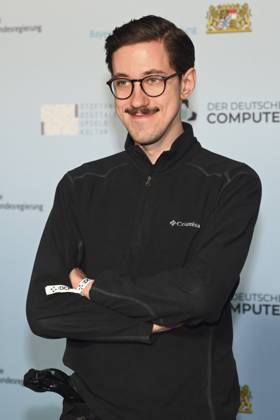 Maximilian Knabe bei der Verleihung des Deutschen Computerspielpreises 2022 in der TonHalle. München, 31.03.2022