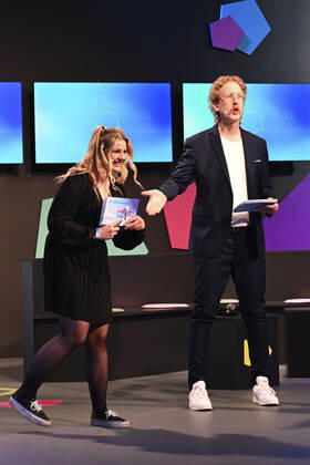 Olivia Osthushenrich und Uke Bosse bei der Verleihung des Deutschen Computerspielpreises 2022 in der TonHalle. München, 31.03.2022