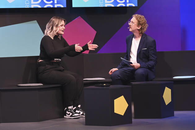 Maxi Gräff und Uke Bosse bei der Verleihung des Deutschen Computerspielpreises 2022 in der TonHalle. München, 31.03.2022
