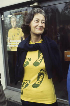 Katharina FOCKE, SPD, Bundesfamilienministerin, Bundesministerin fuer Familie, Jugend und Gesundheit, halbe Figur, anlaesslich der Eroeffnung des Trim Club in Bad Godesberg Bonn am 16.04.1975,