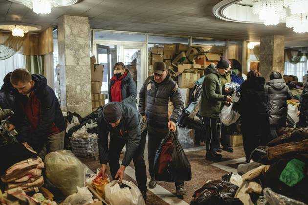 Im Gebäude der Stadtverwaltung sammeln Freiwillige Kleidung und Medikamente für Flüchtlinge, Lutsk, Ukraine, Europa Copyright: imageBROKER FlorianxBachmeier iblfba08195325.jpg