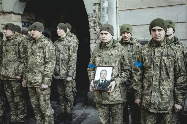 Beisetzung von Oleg Jaschtschischin, Kirilo Wischiwanij, Sergej Melnik und Rostislaw Romantschukauf dem Lychatik-Friedhof, die vier Offiziere kamen zwei Tage vorher in einem Militärlager nahe der Grenze zu Polen in Jaworiw bei einem russischen Raketenangriff um, mindestens 35 Menschen starben, Lwiw, Ukraine, Europa Copyright: imageBROKER/FlorianxBachmeier iblfba08195332