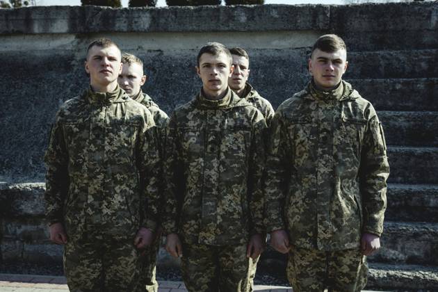 Beisetzung von Oleg Jaschtschischin, Kirilo Wischiwanij, Sergej Melnik und Rostislaw Romantschukauf dem Lychatik-Friedhof, die vier Offiziere kamen zwei Tage vorher in einem Militärlager nahe der Grenze zu Polen in Jaworiw bei einem russischen Raketenangriff um, mindestens 35 Menschen starben, Lwiw, Ukraine, Europa Copyright: imageBROKER FlorianxBachmeier iblfba08195381.jpg