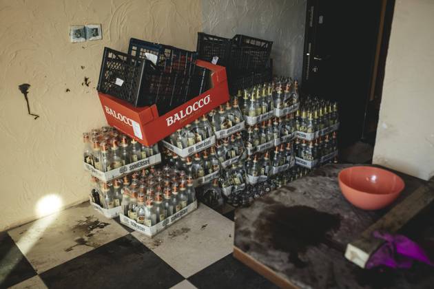 Leere Flaschen zur Herstellung für Molotow-Cocktails, Lwiw, Ukraine, Europa Copyright: imageBROKER FlorianxBachmeier iblfba08195384.jpg