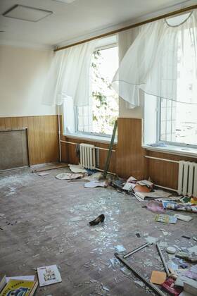 25. Schule, die am 4. März um 9:30 h durch einen russischen Raketenangriff zerstört wurde, Schytomir, Ukraine, Europa Copyright: imageBROKER/FlorianxBachmeier iblfba08195420