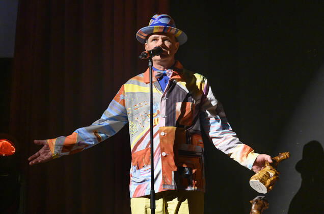 Kenneth Bager modtager aarets Pionerpris ved Steppeulven 2022 prisuddelingen paa Bremen Teater i Koebenhavn soendag den 3. april 2022. Steppeulven er en pris, som siden februar 2003 uddeles af Foreningen af Danske Musikkritikere.. , Copenhagen Copyright: TorbenxChristensen TorbenxChristensenx COP10519 spdk20220404-000037-L