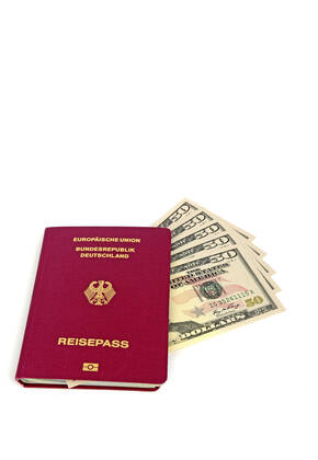 Reisepass der Bundesrepublik Deutschland mit mehreren 50-Dollarscheinen passport of the Federal Republic of Germany with several 50 Dollar bills BLWS665168