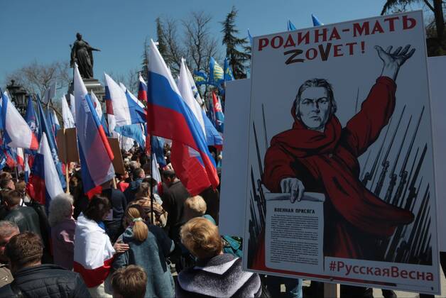 Bilder des Jahres 2022, News 04 April News Themen der Woche KW14 News Bilder des Tages Russia Military Support Rallies 8160176 07.04.2022 People take part in a rally to support the military operation in Ukraine and marking the 8th anniversary of a proclamation of the Donetsk People s Republic (DPR) and the Luhansk People s Republic (LPR) in central Simferopol, Crimea, Russia. Maks Vetrov Sputnik Simferopol Republic of Crimea Russia  Copyright: xMaksxVetrovx