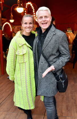 Moderator Guido Cantz und Ehefrau Kerstin Ricker kommen zur Kölner Premiere des Circus Theater Roncalli
