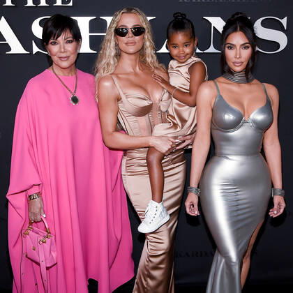Los Angeles Premiere Of Hulu s The Kardashians (FOR EDITORIAL USE ONLY) In this handout photo provided by Hulu The Walt Disney Company, Kris Jenner, Khloe Kardashian, True Thompson and Kim Kardashian arrive at the Los Angeles Premiere Of Hulu s The Kardashians held at Goya Studios on April 7, 2022 in Hollywood, Los Angeles, California, United States. Goya Studios, Hollywood, Los Angeles, California California United States Copyright: xImagexPressxAgencyx originalFilename: collin-losangel220408_npMyJ.jpg