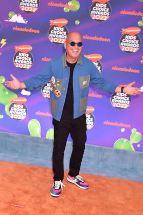 SANTA MONICA, CA - APRIL 9: Howie Mandel at the 2022 Nickelodeon Kids Choice Awards at the Barker Hangar in Santa Monica, California on April 9, 2022. Copyright: xJeffreyxMayer JTMPhotosx