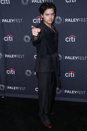 2022 PaleyFest LA - The CW s Riverdale American actor Cole Sprouse arrives at the 2022 PaleyFest LA - The CW s Riverdale held at the Dolby Theatre on April 9, 2022 in Hollywood, Los Angeles, California, United States. Dolby Theatre, Hollywood, Los Angeles, California California United States Copyright: xImagexPressxAgencyx originalFilename: collin-2022pale220410_np8nh