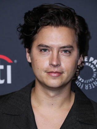 2022 PaleyFest LA - The CW s Riverdale American actor Cole Sprouse arrives at the 2022 PaleyFest LA - The CW s Riverdale held at the Dolby Theatre on April 9, 2022 in Hollywood, Los Angeles, California, United States. Dolby Theatre, Hollywood, Los Angeles, California California United States Copyright: xImagexPressxAgencyx originalFilename: collin-2022pale220410_npa86