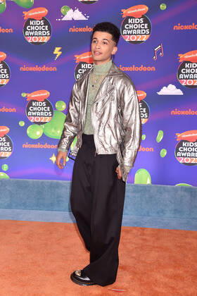 SANTA MONICA, CA - APRIL 9: Jordan Fisher at the 2022 Nickelodeon Kids Choice Awards at the Barker Hangar in Santa Monica, California on April 9, 2022. Copyright: xJeffreyxMayer JTMPhotosx
