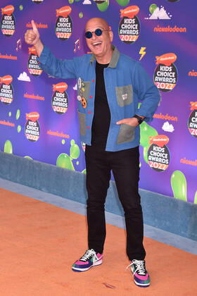 SANTA MONICA, CA - APRIL 9: Howie Mandel at the 2022 Nickelodeon Kids Choice Awards at the Barker Hangar in Santa Monica, California on April 9, 2022. Copyright: xJeffreyxMayer JTMPhotosx