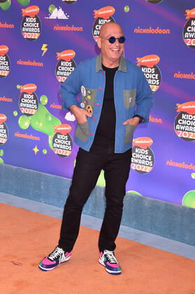 SANTA MONICA, CA - APRIL 9: Howie Mandel at the 2022 Nickelodeon Kids Choice Awards at the Barker Hangar in Santa Monica, California on April 9, 2022. Copyright: xJeffreyxMayer JTMPhotosx
