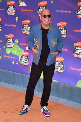 SANTA MONICA, CA - APRIL 9: Howie Mandel at the 2022 Nickelodeon Kids Choice Awards at the Barker Hangar in Santa Monica, California on April 9, 2022. Copyright: xJeffreyxMayer JTMPhotosx