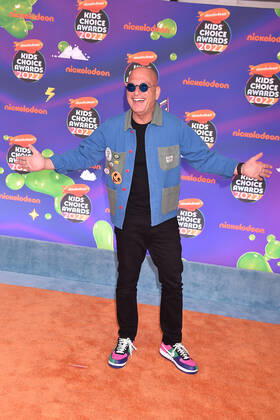 SANTA MONICA, CA - APRIL 9: Howie Mandel at the 2022 Nickelodeon Kids Choice Awards at the Barker Hangar in Santa Monica, California on April 9, 2022. Copyright: xJeffreyxMayer JTMPhotosx