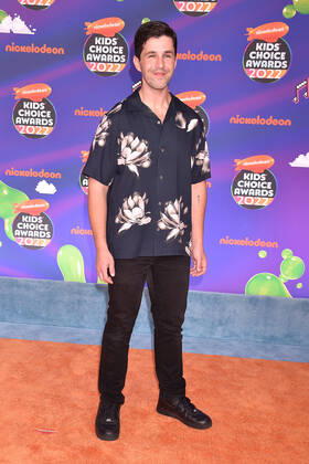 SANTA MONICA, CA - APRIL 9: Josh Peck at the 2022 Nickelodeon Kids Choice Awards at the Barker Hangar in Santa Monica, California on April 9, 2022. Copyright: xJeffreyxMayer JTMPhotosx