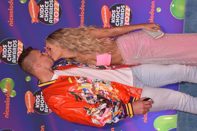 SANTA MONICA, CA - APRIL 9: Rob Gronkowski and Camille Kostek at the 2022 Nickelodeon Kids Choice Awards at the Barker Hangar in Santa Monica, California on April 9, 2022. Copyright: xJeffreyxMayer JTMPhotosx