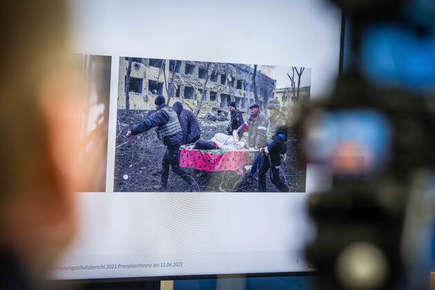 April 11, 2022, Munich, Bavaria, Germany: The Bavarian Verfassungsschutz (Secret Service, Office for the Protection of the Constitution) released the 2021 report detailing threats to the state of Bavaria and the country. Over the past years, conspiracy theorists, new age and wellness extremists, right-extremists, and various enemies of democracy have taken a leading role against the German state and society, with imagery such as the August 2020 storming of the Reichstag and May 2020 3,000 Corona rebels demonstrating at Marienplatz in Munch associated with it. Numerous participants in that storming come from the Bavarian scene and are radicalizing at increasing rates. Munich Germany - ZUMAb160 20220411_zbp_b160_011 Copyright: xSachellexBabbarx