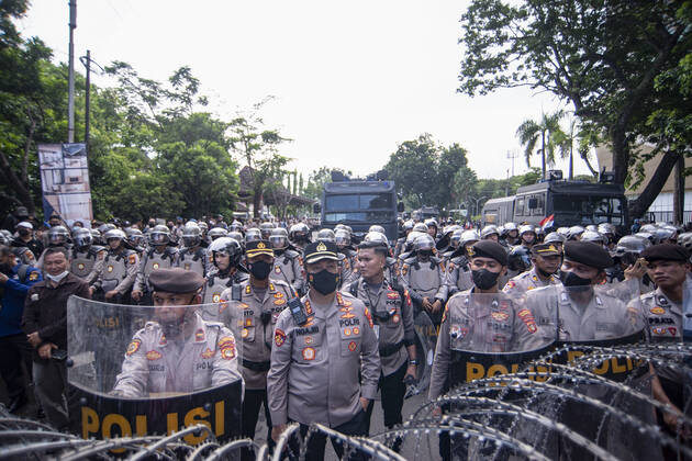 April 11, 2022, Palembang, South Sumatra, Indonesia: Police guarding student demonstrations refuse to take steps to increase Indonesia s presidential mandate in Palembang, Monday 11 April 2022. Palembang Indonesia - ZUMAp194 20220411_zip_p194_005 Copyright: xSigitxPrasetyax