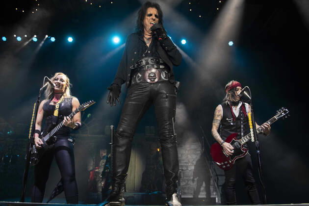 Bilder des Jahres 2022, Entertainment 04 April Entertainment Themen der Woche KW15 Entertainment Bilder des Tages April 14, 2022, Calgary, Alberta, Canada: Alice Cooper performs in concert at The Winsport Arena in Calgary, Thursday April 14th. Calgary Canada - ZUMAr123 20220414_zap_r123_009 Copyright: xBadenxRothx