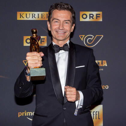 20220423 Kurier Romy Gala 2022 WIEN, OESTERREICH - 23. APRIL: Spezial-Romy fuer die Hilfsaktion -Nachbar in Not- erhielt Generaldirektor des ORF Roland Weissmann bei der Verleihung des deutschsprachigen Film- und Fernseh-Preises, die 33. Kurier Romy Gala 2022 im Festsaal der Wiener Hofburg am 23. April 2022 in Wien, Oesterreich. 220423_SEPA_17_020 Copyright: xIsabellexOuvrardx SEPAxMedia