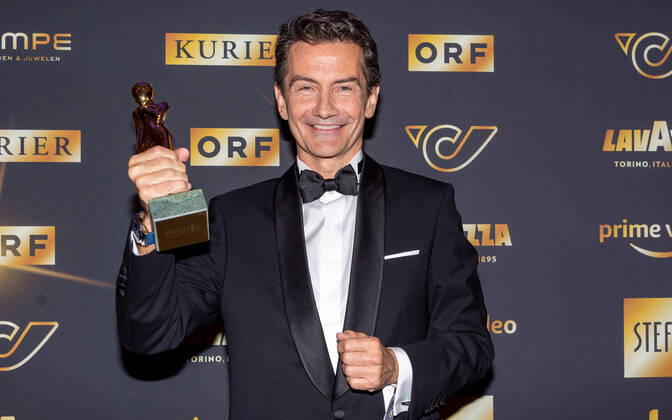 20220423 Kurier Romy Gala 2022 WIEN, OESTERREICH - 23. APRIL: Spezial-Romy fuer die Hilfsaktion -Nachbar in Not- erhielt Generaldirektor des ORF Roland Weissmann bei der Verleihung des deutschsprachigen Film- und Fernseh-Preises, die 33. Kurier Romy Gala 2022 im Festsaal der Wiener Hofburg am 23. April 2022 in Wien, Oesterreich. 220423_SEPA_17_019 Copyright: xIsabellexOuvrardx SEPAxMedia
