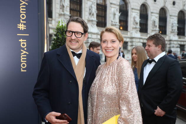 Romy Gala 2022 Wien, 23. 04. 2022 Caroline PETERS mit Mann