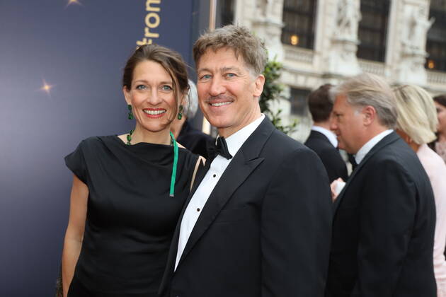 Romy Gala 2022 Wien, 23. 04. 2022 Tobias MORETTI mit Frau Julia