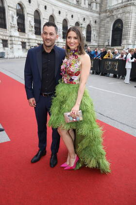 Romy Gala 2022 Wien, 23. 04. 2022 Kristina INHOF mit Begleitung