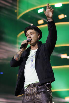 Schlagersänger Max Weidner bei das große Schlagerfest XXL in der Lanxess-Arena. Köln, 23.04.2022 NRW Deutschland Copyright: xChristophxHardtx