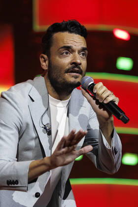 Sänger Giovanni Zarrella bei das große Schlagerfest XXL in der Lanxess-Arena. Köln, 23.04.2022 NRW Deutschland Copyright: xChristophxHardtx