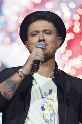 Schlagersänger Max Weidner bei das große Schlagerfest XXL in der Lanxess-Arena. Köln, 23.04.2022 NRW Deutschland Copyright: xChristophxHardtx