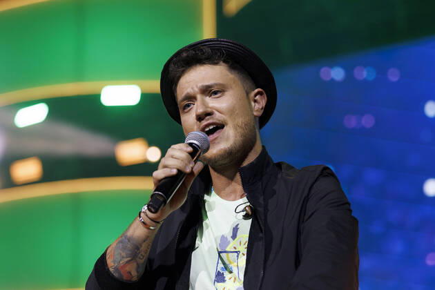 Schlagersänger Max Weidner bei das große Schlagerfest XXL in der Lanxess-Arena. Köln, 23.04.2022 NRW Deutschland Copyright: xChristophxHardtx