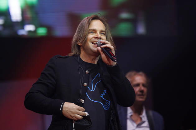 Sänger Tim Wilhelm von der Band Münchener Freiheit bei das große Schlagerfest XXL in der Lanxess-Arena. Köln, 23.04.2022 NRW Deutschland Copyright: xChristophxHardtx