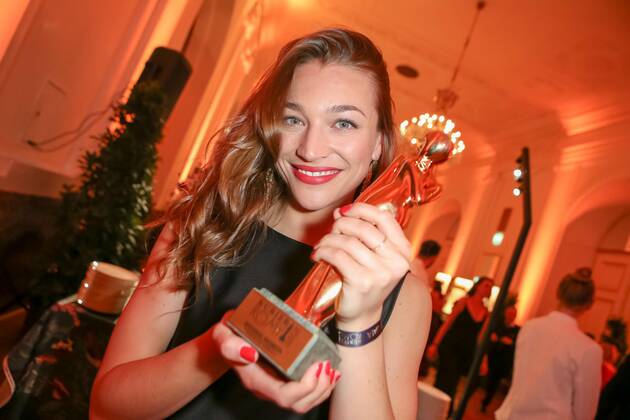 23.04.2022, Wiener Hofburg, ROMY - Film- u. TV-Preis, Gala-Verleihung des Fernseh-Preises von ORF u. KURIER im Bild: Antonia Moretti, -mit d Award, ROMY - Film- u. TV-Preis